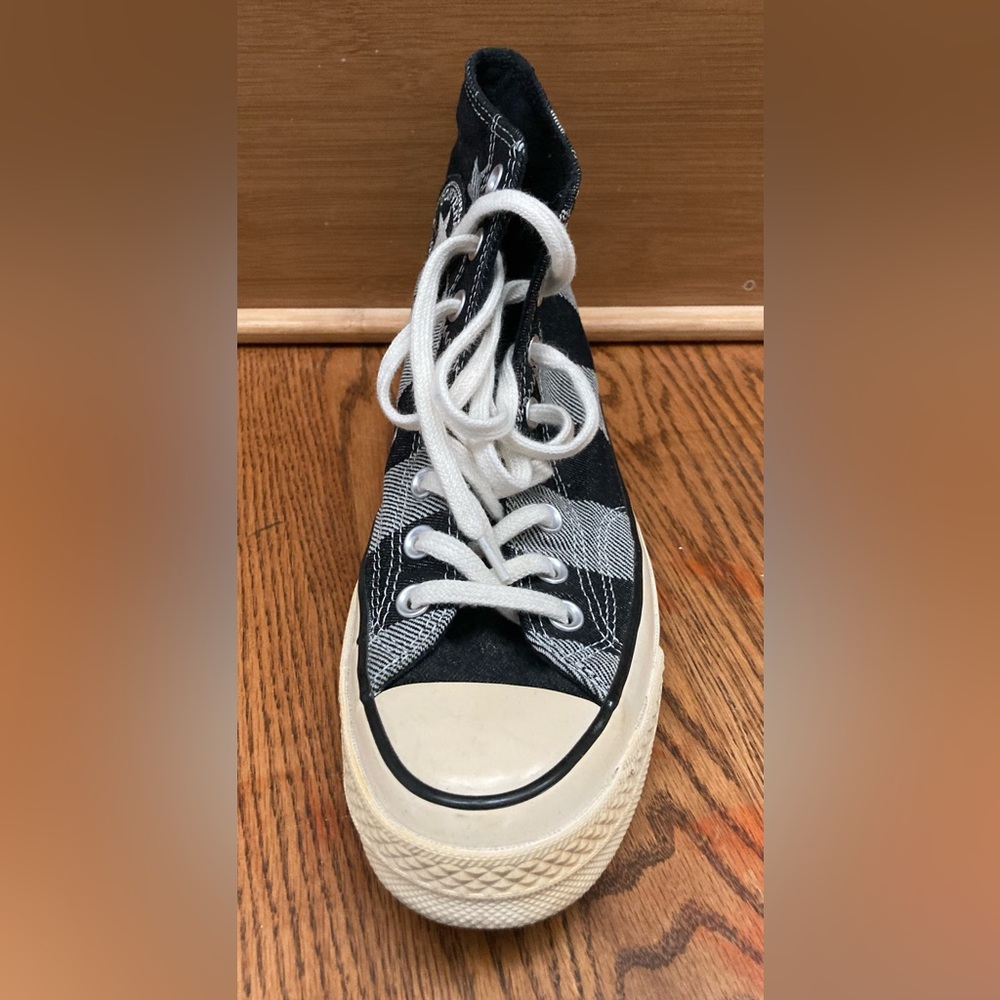 💫🏀💫Converse Black and Gray Striped with Stars High-Tops - Picture 8 of 11